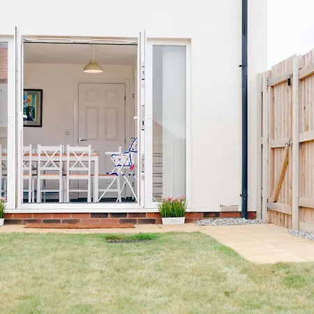 Oakley - Large, Elegant, Dog Friendly & Parking *