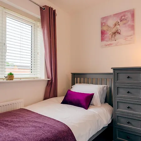 Oakley - Large, Elegant, Dog Friendly & Parking