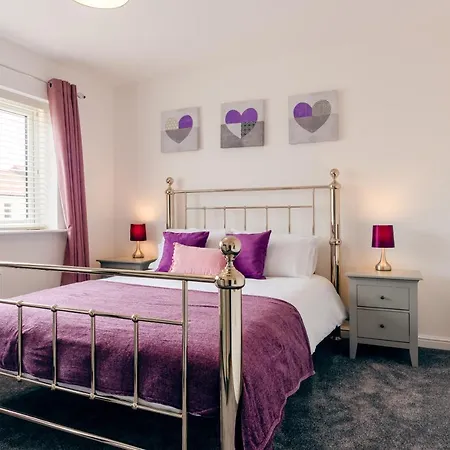 Oakley - Large, Elegant, Dog Friendly & Parking