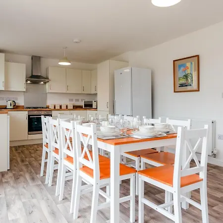Oakley - Large, Elegant, Dog Friendly & Parking