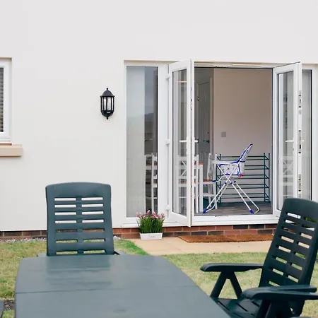 Oakley - Large, Elegant, Dog Friendly & Parking *